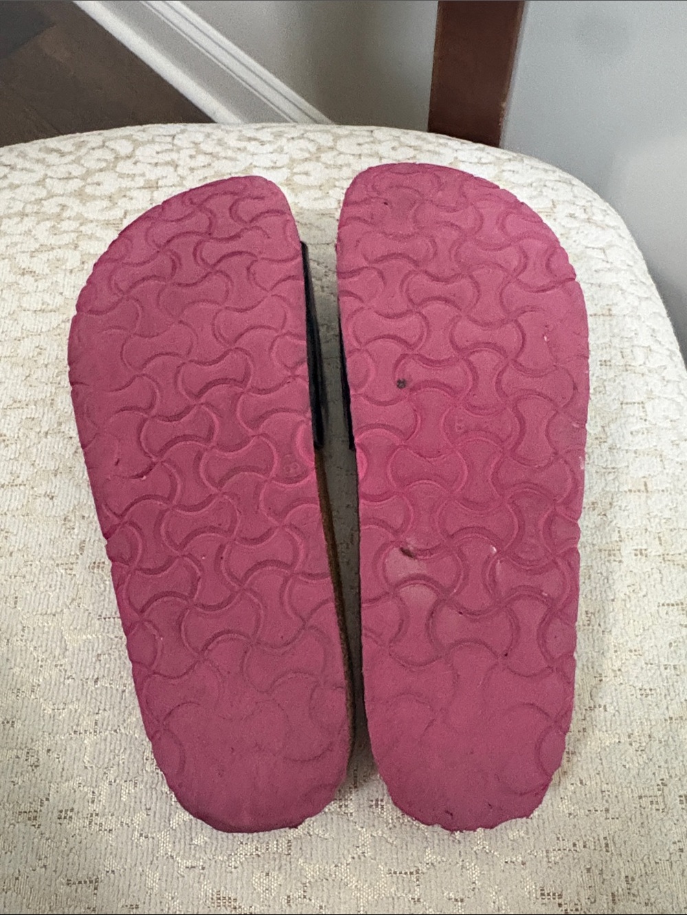 Birkenstock Black Sandals with Fuchsia Soles 40 - Picture 9 of 9